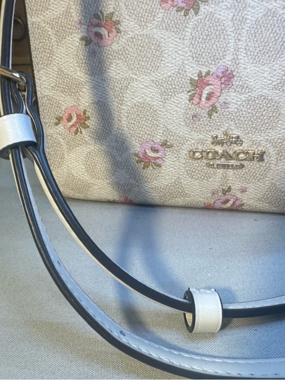 11. 12. NEW Coach Signature Floral Crossbody in Beige and Pink - Picture 3 of 13